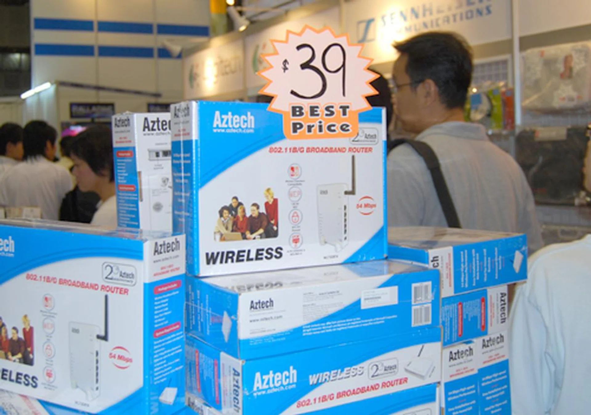  One of the hottest deals from the Aztech booth is the Aztech WL730RT4 Wireless 802.11g 4 port router, which is going at a pretty low price of S$39, so now's as good a time as any to change that router for a brand new one at an inexpensive price.  
