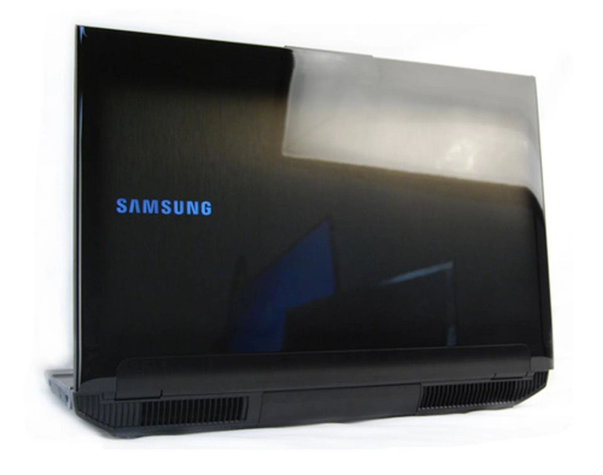 While it looks nice, we’re not too sure about the glossy panel on the lid – can you say 'fingerprint magnet'?