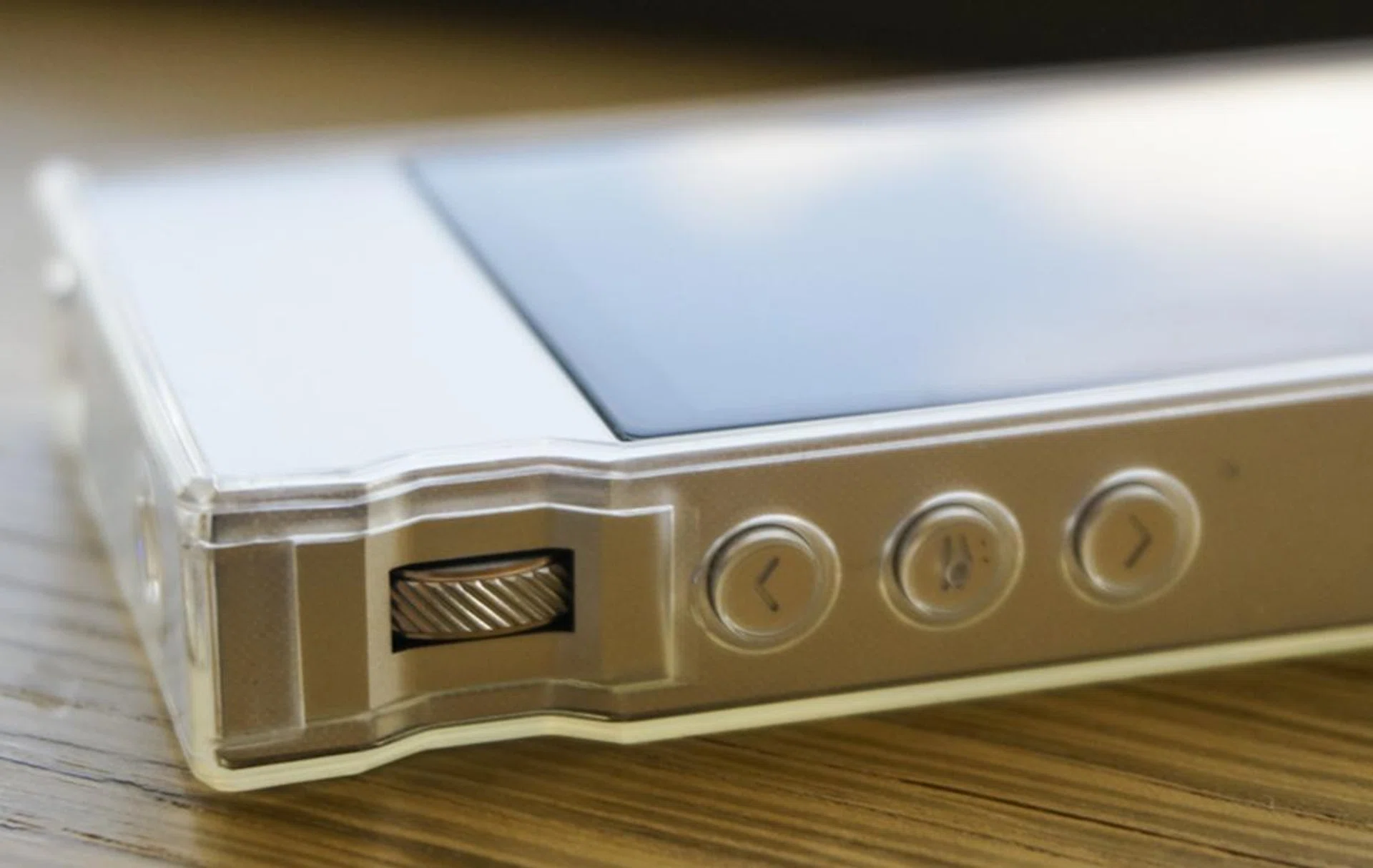 The volume dial is stepped for better control.