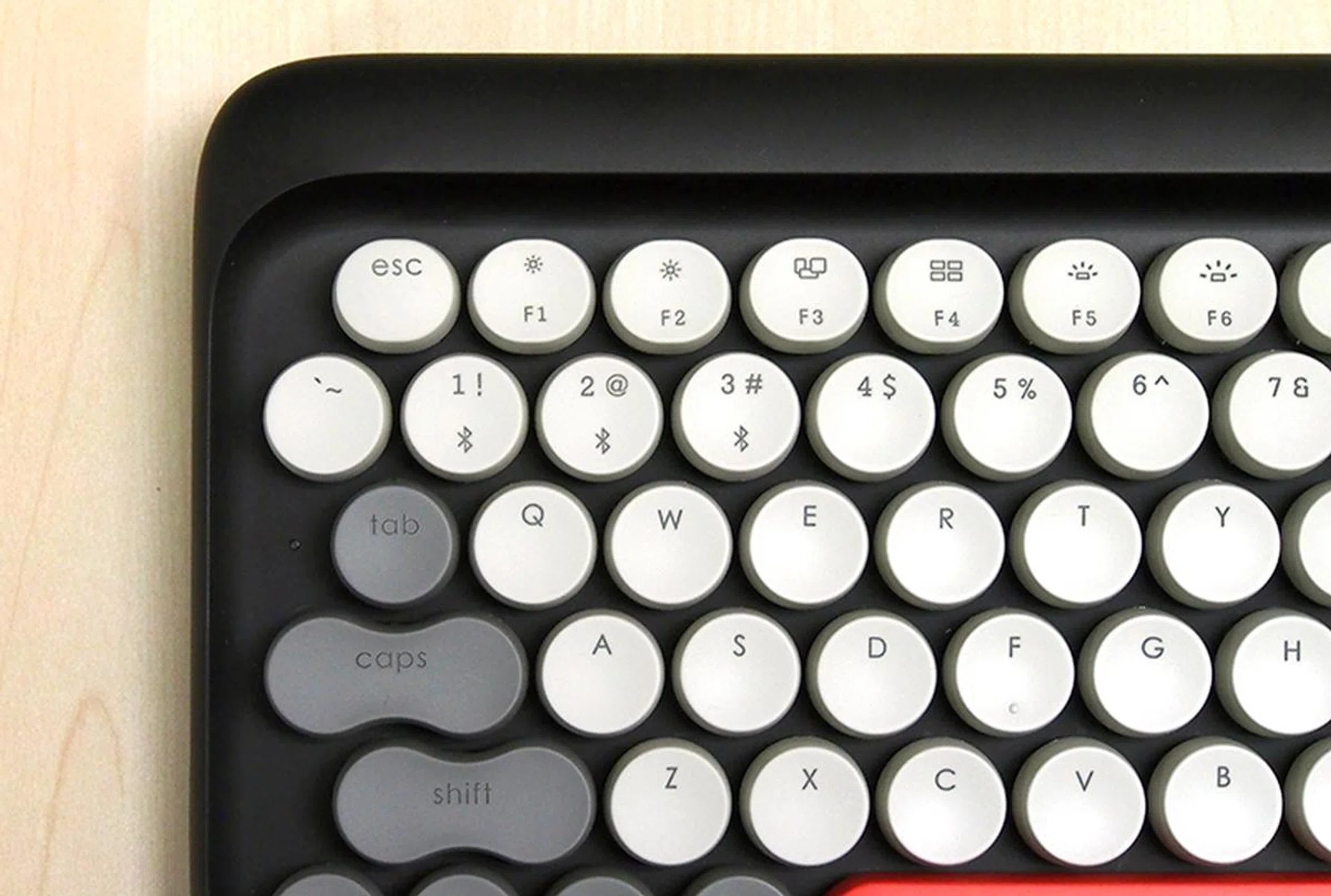Lofree has realigned the number row so that the layout is closer to that of regular keyboards. The Caps Lock key has also been enlarged.