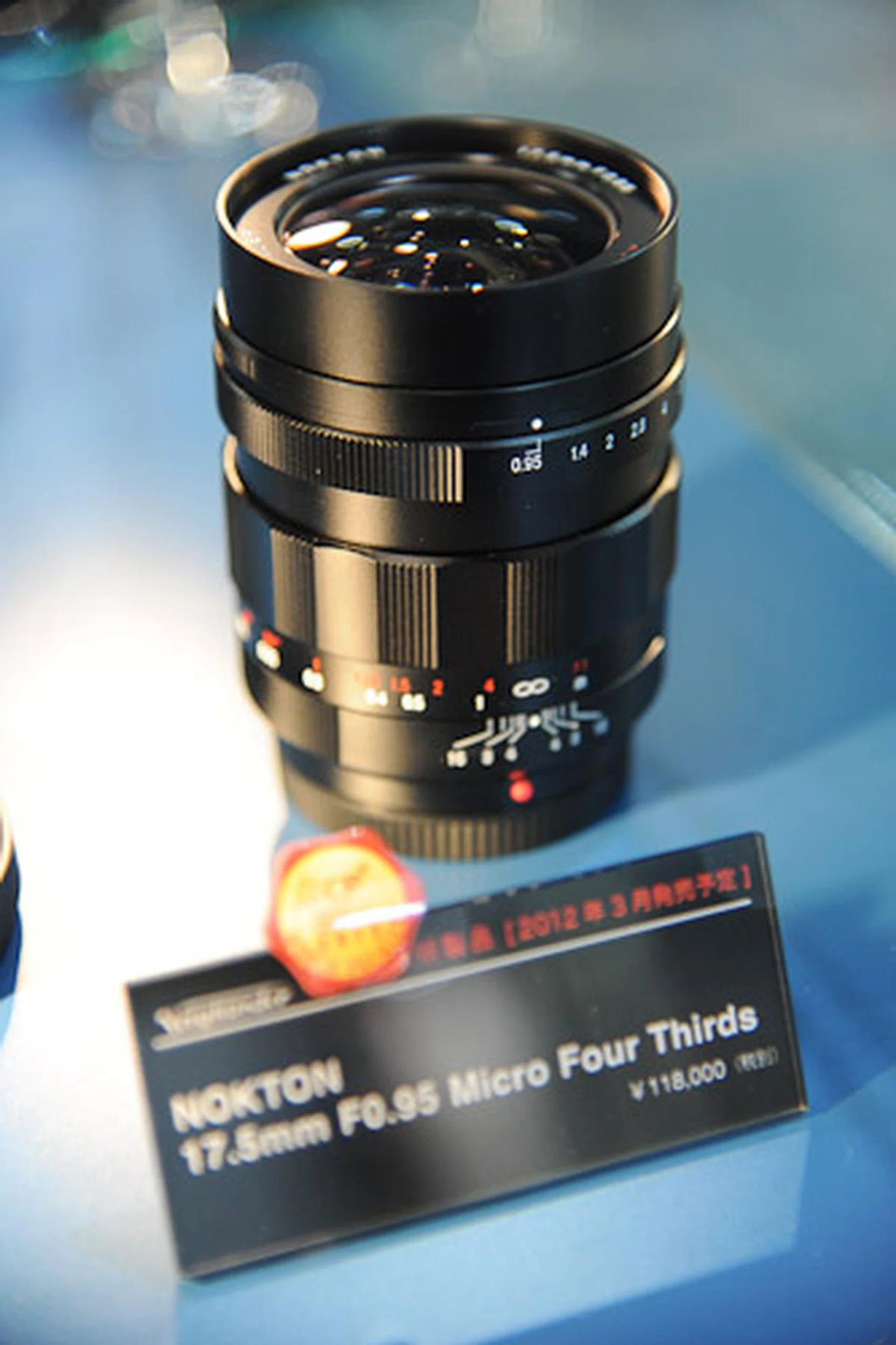 Also on display is the delicious Voigtlander Nokton 17.5mm f/0.95 lens for Micro Four Thirds. The price tag says 118,000 yen which is a cool US$1528.