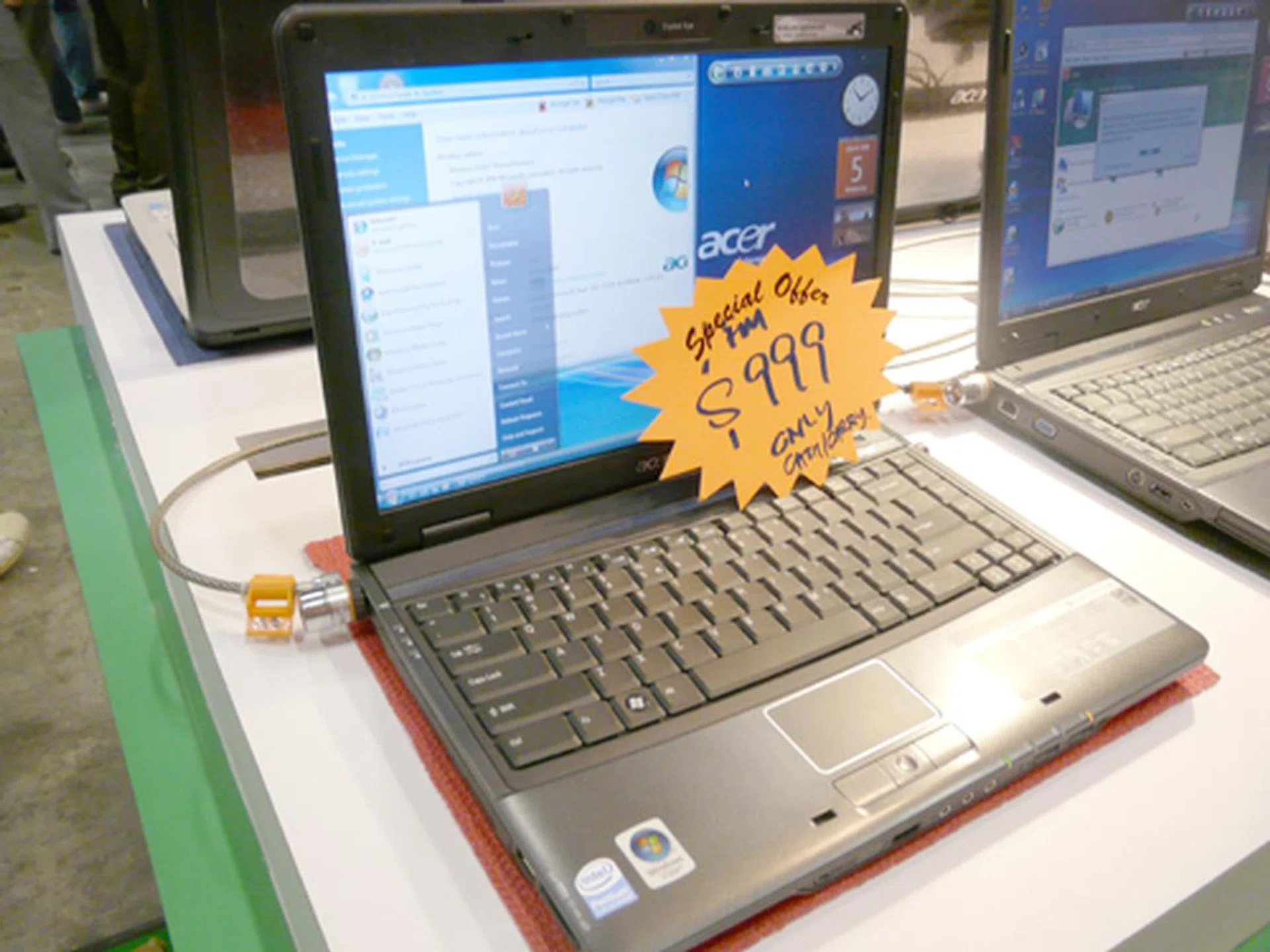  One of Acer's more prominent offers at the IT Show has to be the Acer Extensa 4620Z notebook, which is priced at only S$999. For this special price, you get an Intel Pentium Dual Core Processor T2370 (1.73GHz, 533MHz FSB, 1MB L2 cache), 1GB DDR2 RAM, 160GB HDD and a 14-inch WXGA color TFT LCD screen.  