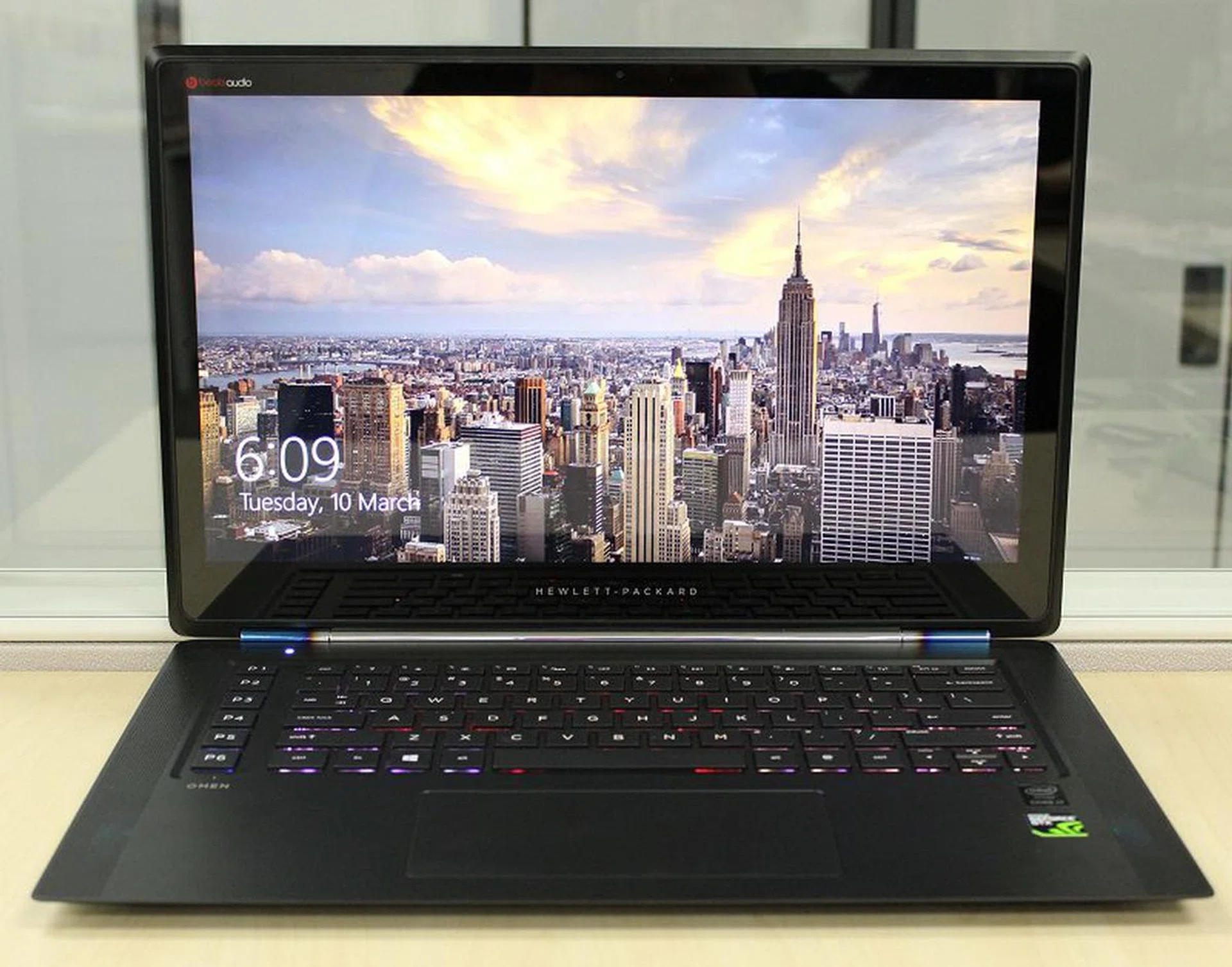 Shiny, sleek and sexy. Does the HP Omen have what it takes to hang with the big boys?