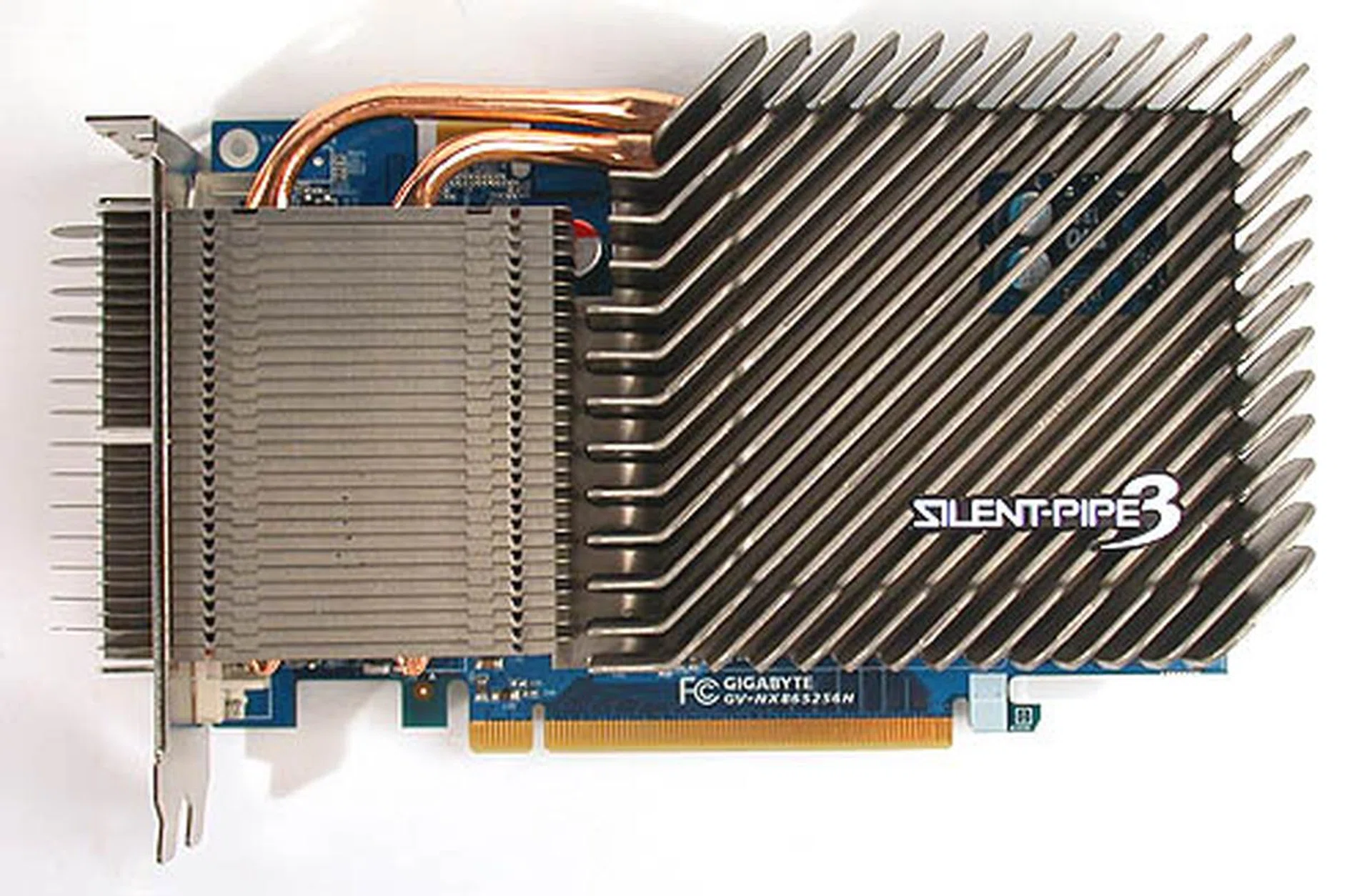 Gigabyte's latest Silent Pipe 3 is shown off for the first time on this GeForce 8600 GTS. It may look chunky but it's passive cooling after all. 