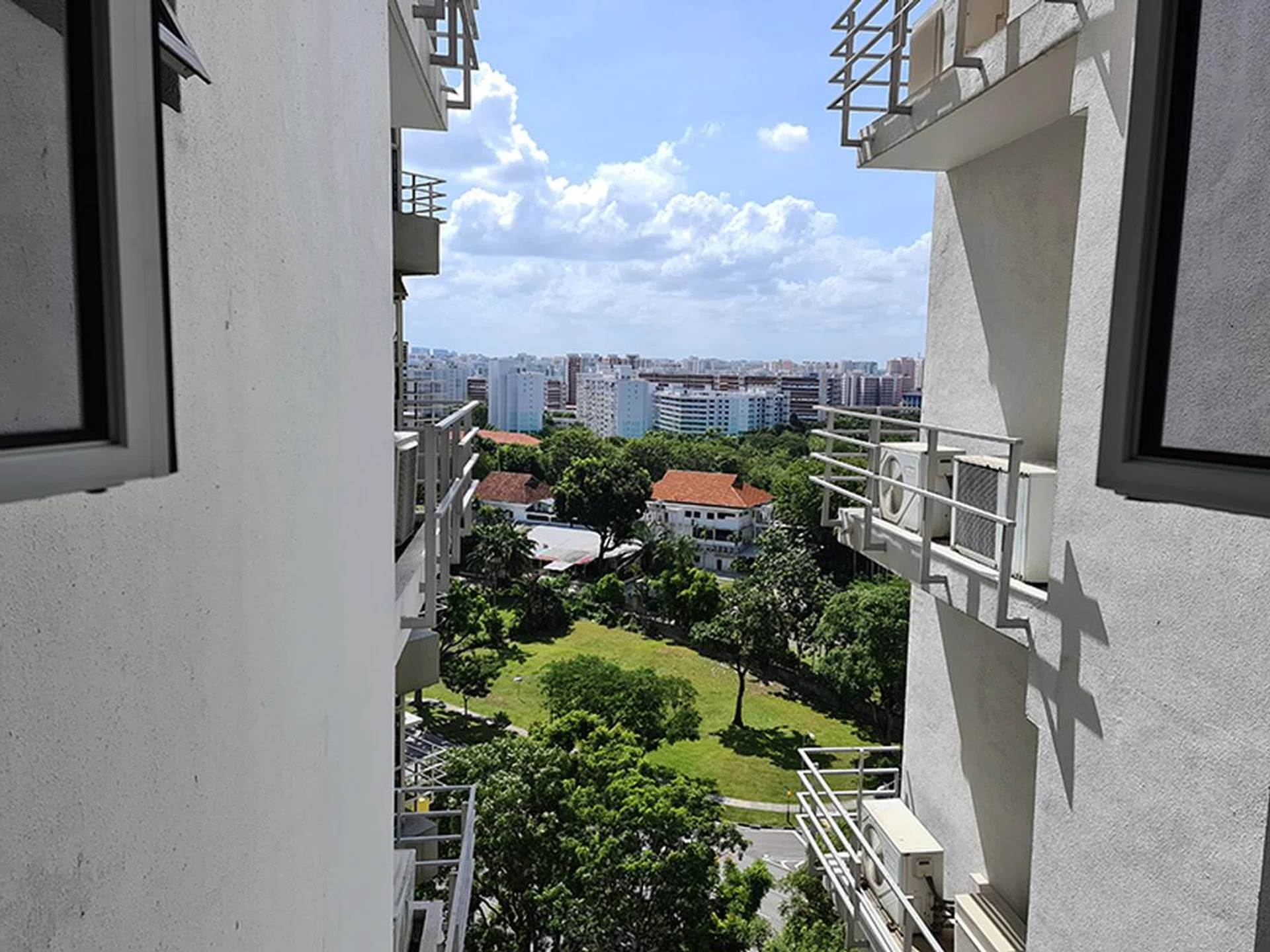 S20 Ultra no zoom. (Click to view full-size image)