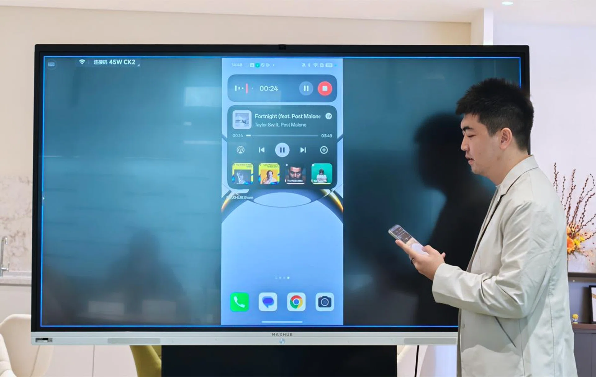 Aqua Dynamics can show app shortcuts when interacted with. Photo: HWZ.