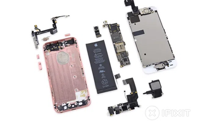 Teardown of iPhone SE.