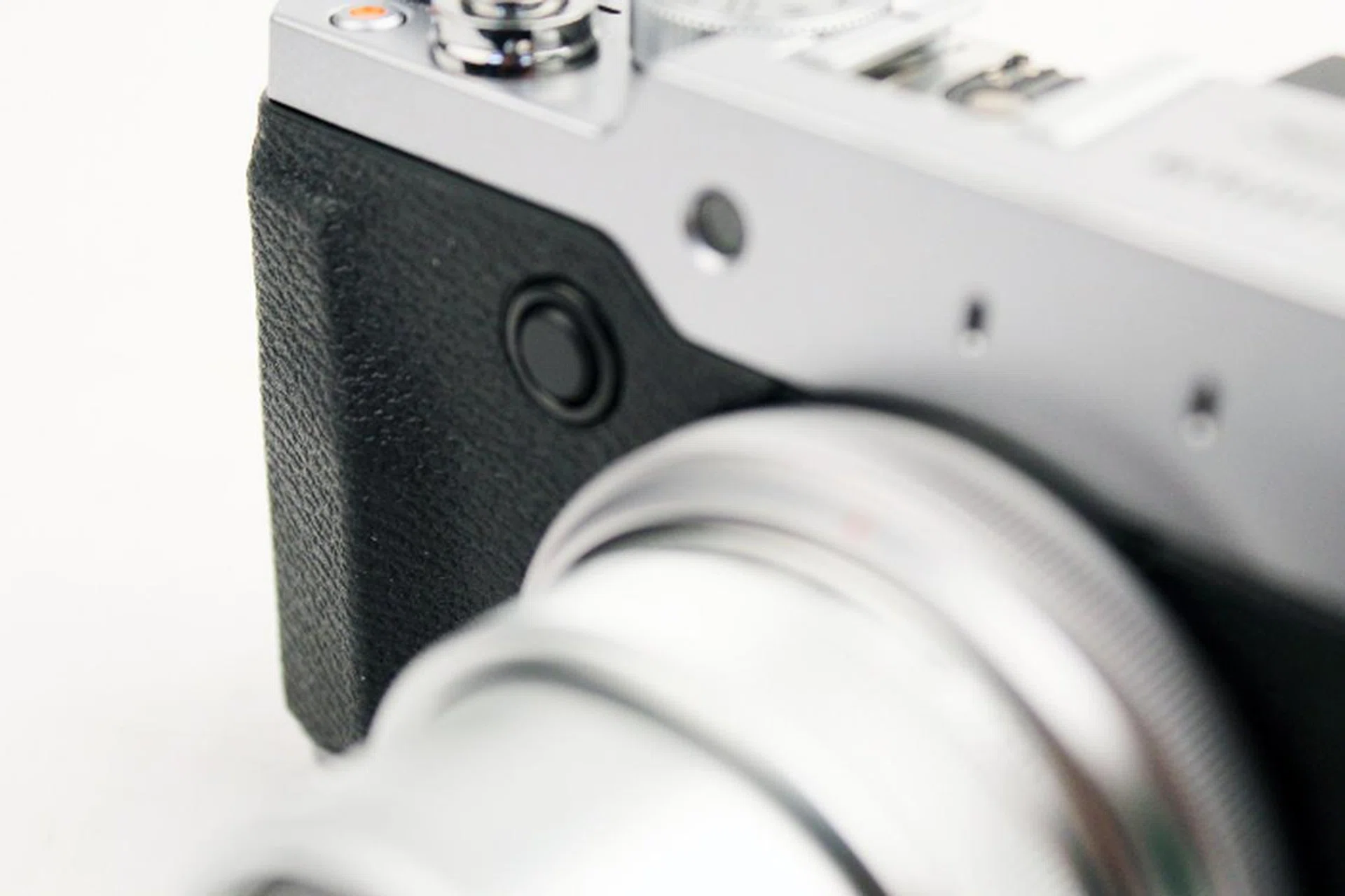 The hand grip on the X30 is more pronounced compared to the X20. 