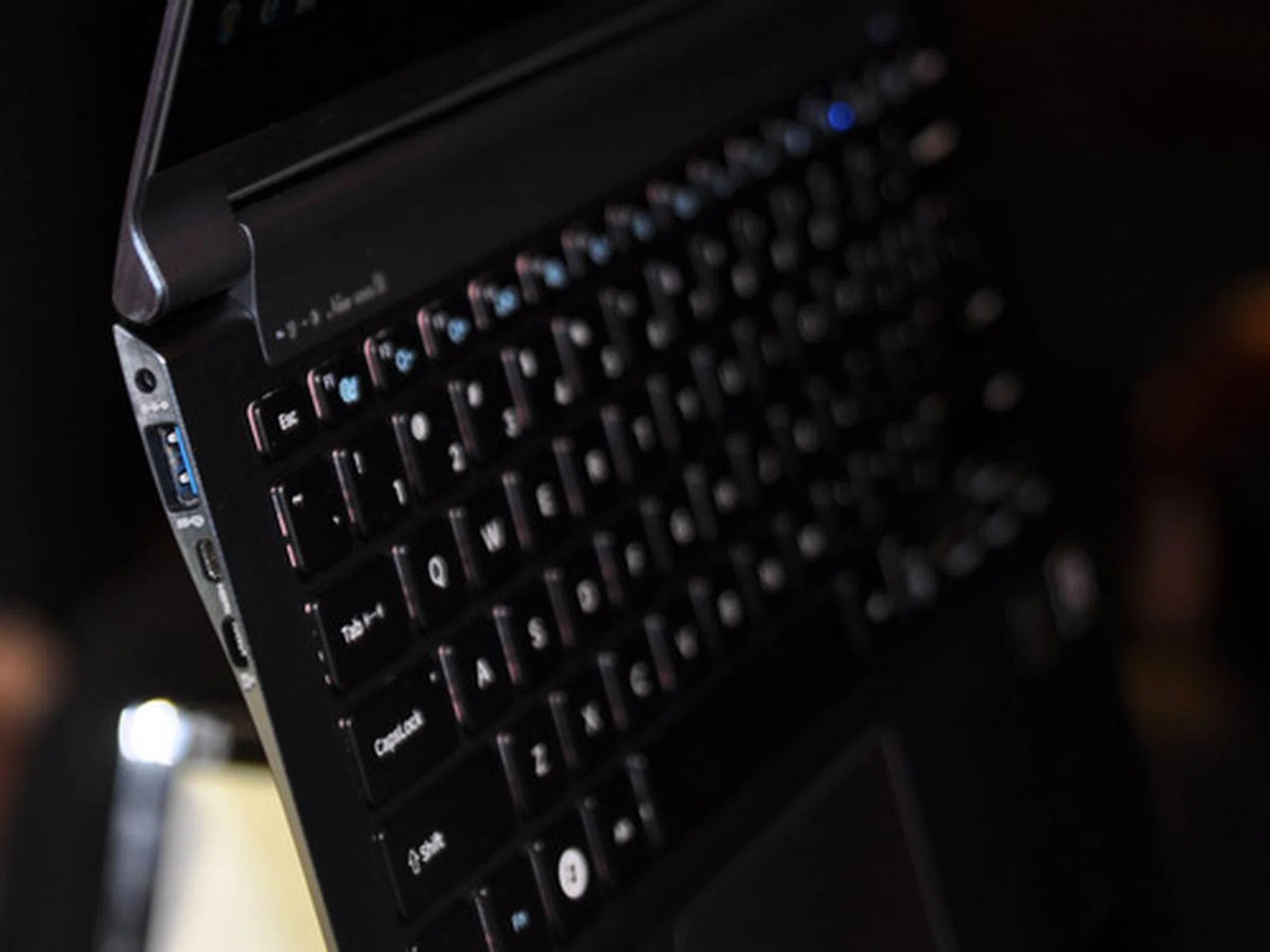 Judging from the looks of the Series 9 machines, the edges are much sharper than before. Whether or not that will be a problem, we can only tell when we put the notebooks to test. Meanwhile, take a look at the ports it has, as well as the very delectable premium backlit chiclet keyboard.