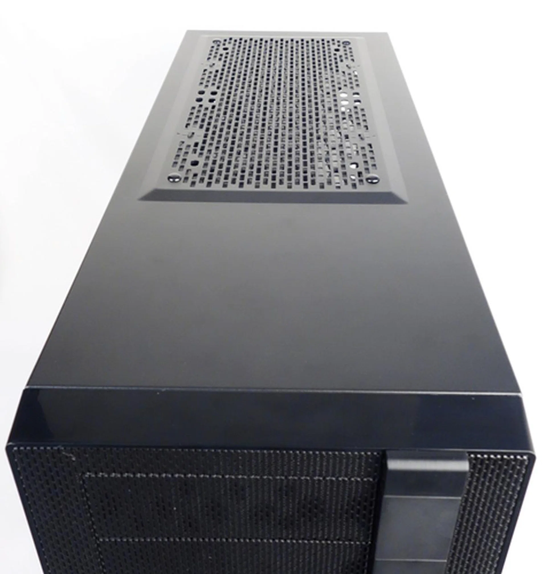 The top of the chassis is bare, except for the options to mount the outlet fans.