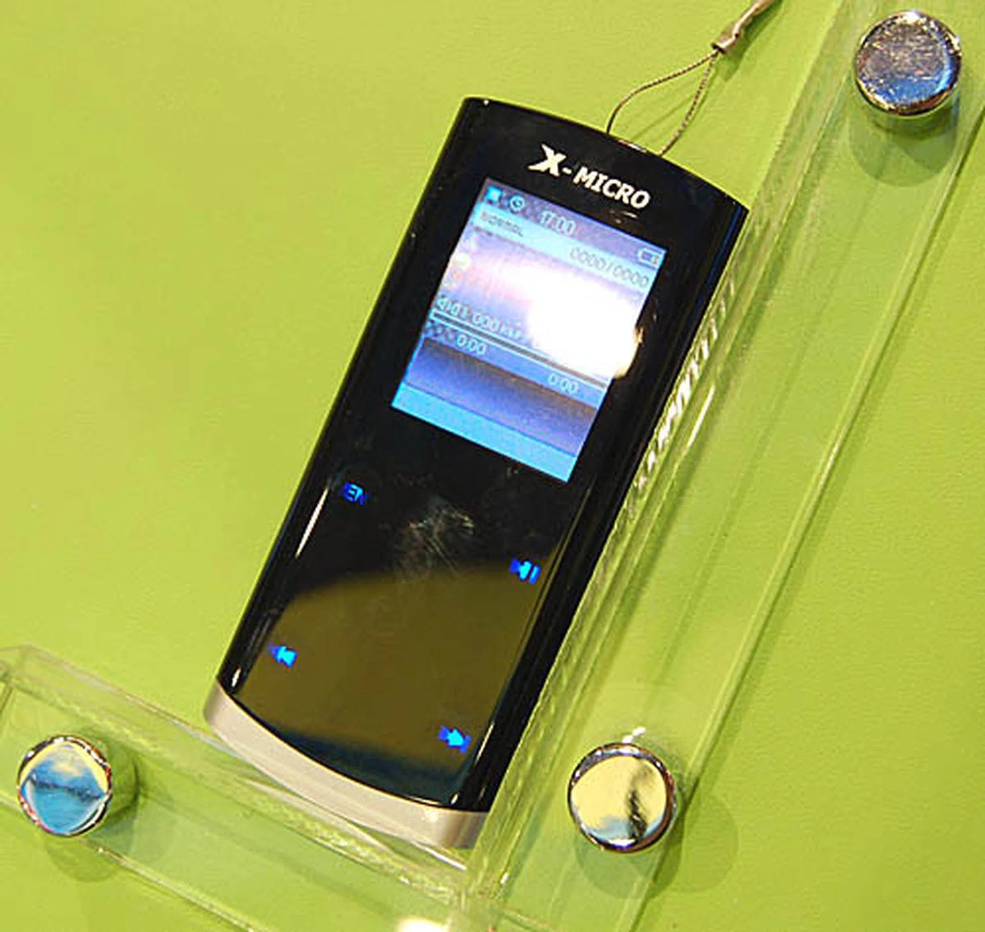  The X-VDO F810 MP3/4 player is a polished device that can play MPEG4 files directly without any software converting, Capacities vary from 512MB to 4GBand there's even a FM radio included on this portable media player.  