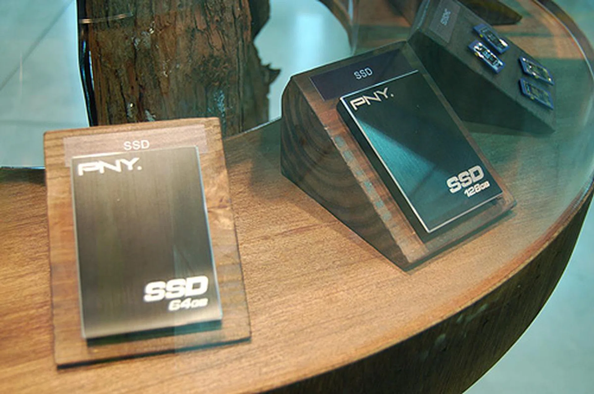 SanDisk announced two new SSDs for tablets and thin and light notebooks at Computex. The new U100 SATA 6Gbps SSD is used in ASUS' new UX series of ultraportables while SanDisk is also offering the i100 drive, which is a BGA-based SSD that has a capacity of up to 128GB. 