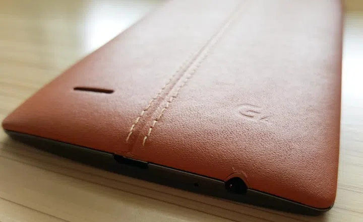 The LG G4 comes with a premium leather back cover. 