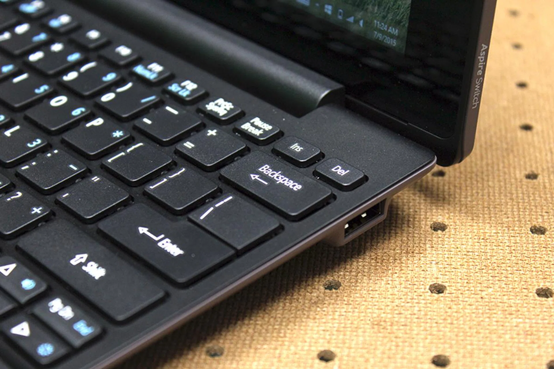 The keyboard dock has a full-sized USB 2.0 port, which makes it convenient to connect to external storage devices and peripherals.