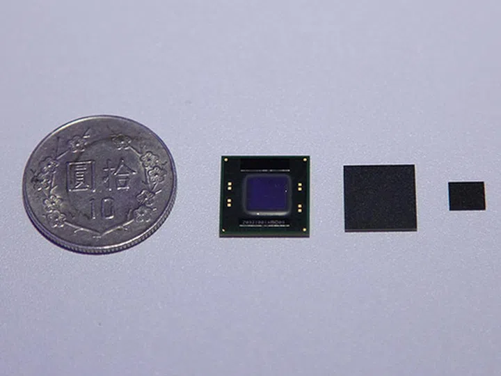 Thunderbolt chips are no larger than a NT$10 coin. From left: Intel 82524EF first generation host/device controller, DSL3510/DSL3310 second generation host/device controller, and DSL2210 second generation single-port device controller.