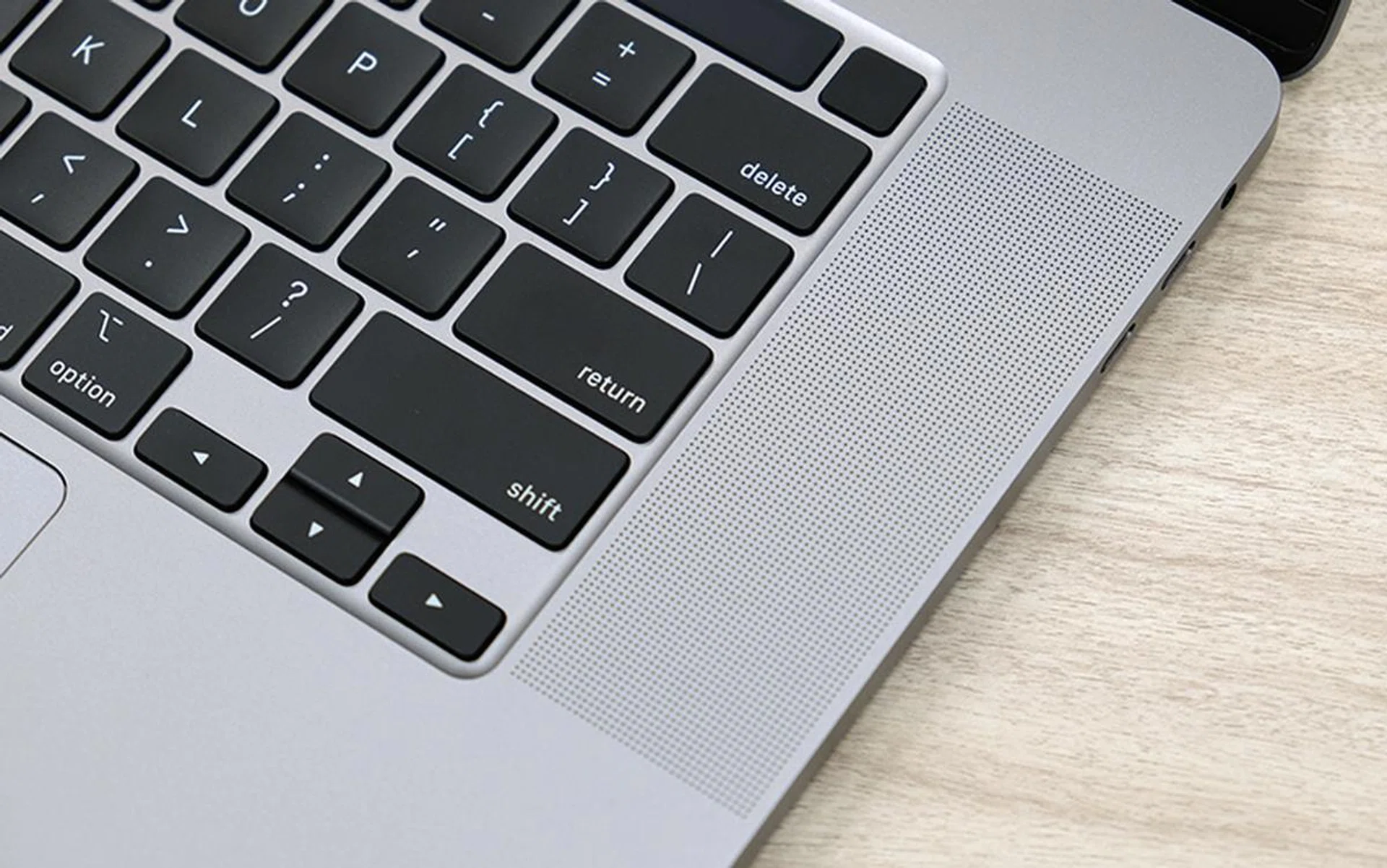 Easily the best speakers in any notebook, I reckon.