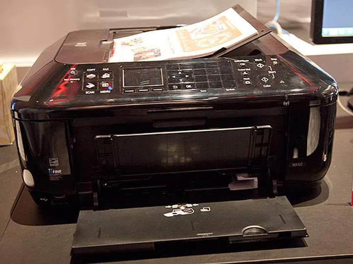 Like the MX922, the MX522 comes with a Dual Function Panel and a smaller 2.5-inch LCD screen.