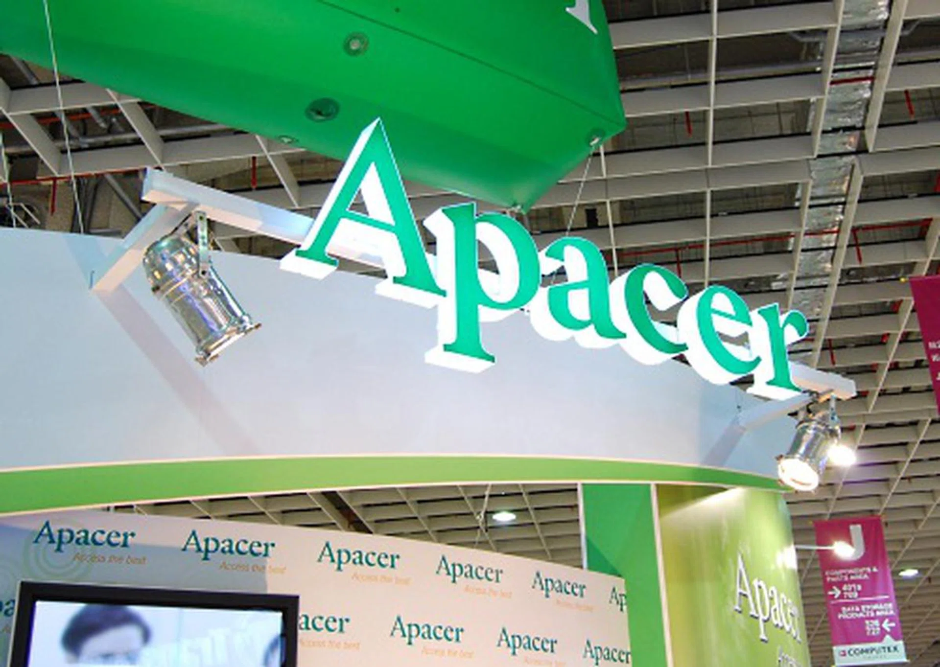 Apacer deals mainly in flash storage and memory modules and these were the products we saw at its booth. 