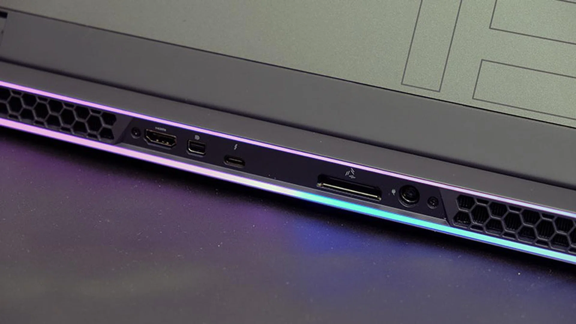 Alienware m15 R2 