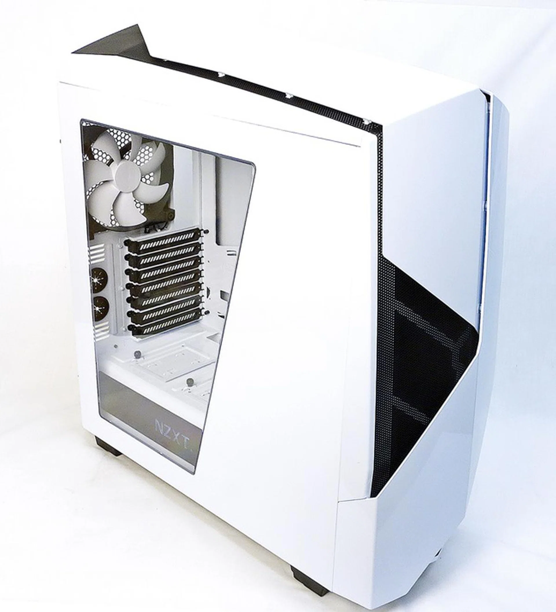 The NZXT Noctis 450 is based on the current H440. The newer mid-tower chassis has an updated appearance and comes in two colors; white and black. The white version looks resplendent with its glossy finish!