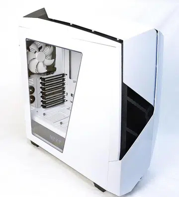 The NZXT Noctis 450 is based on the current H440. The newer mid-tower chassis has an updated appearance and comes in two colors; white and black. The white version looks resplendent with its glossy finish!
