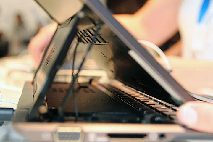 Here's a closeup of the underneath of the sliding screen.