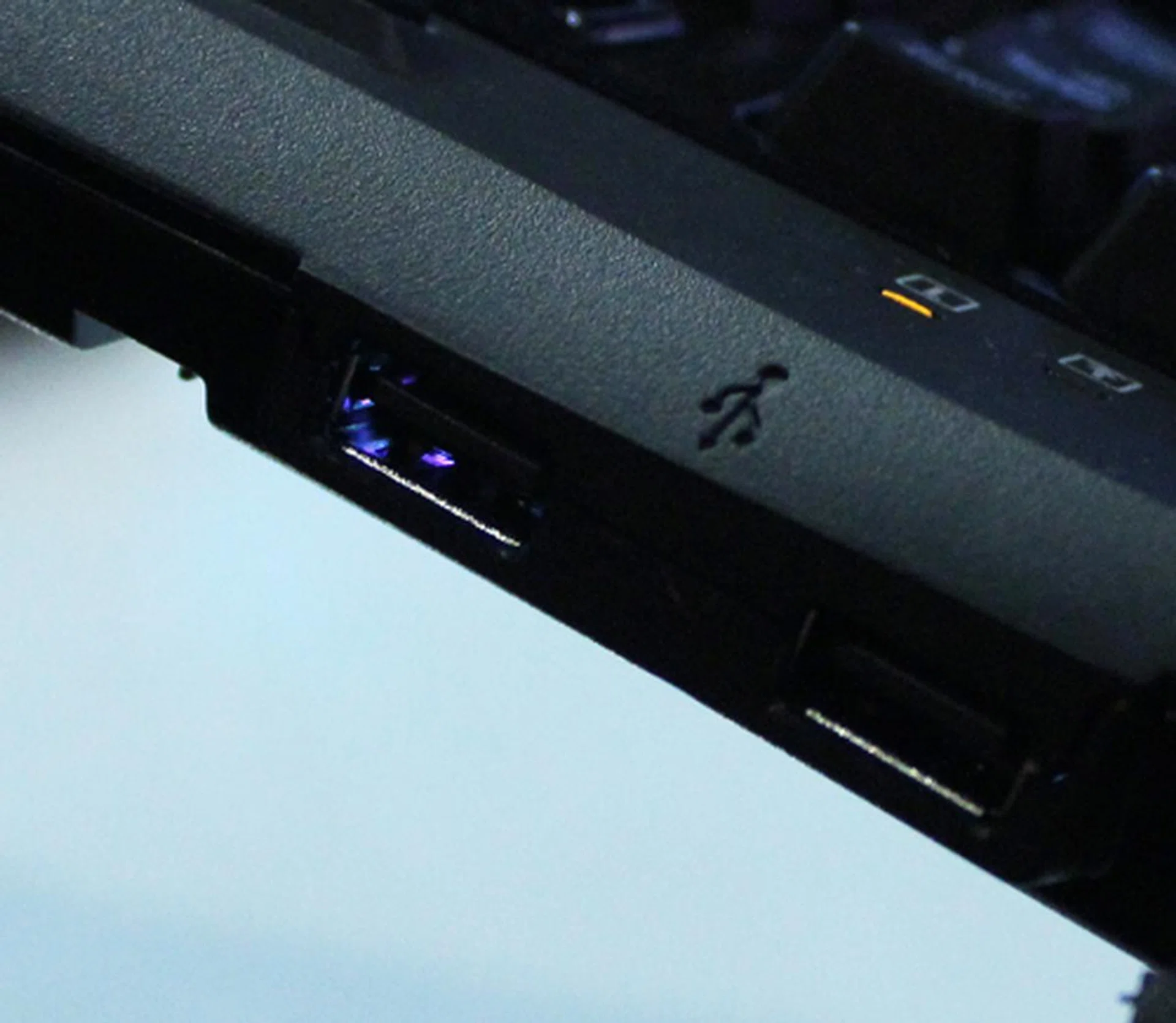 The G19s also comes with two powered USB 2.0 ports for plugging in extra peripherals directly to the keyboard.
