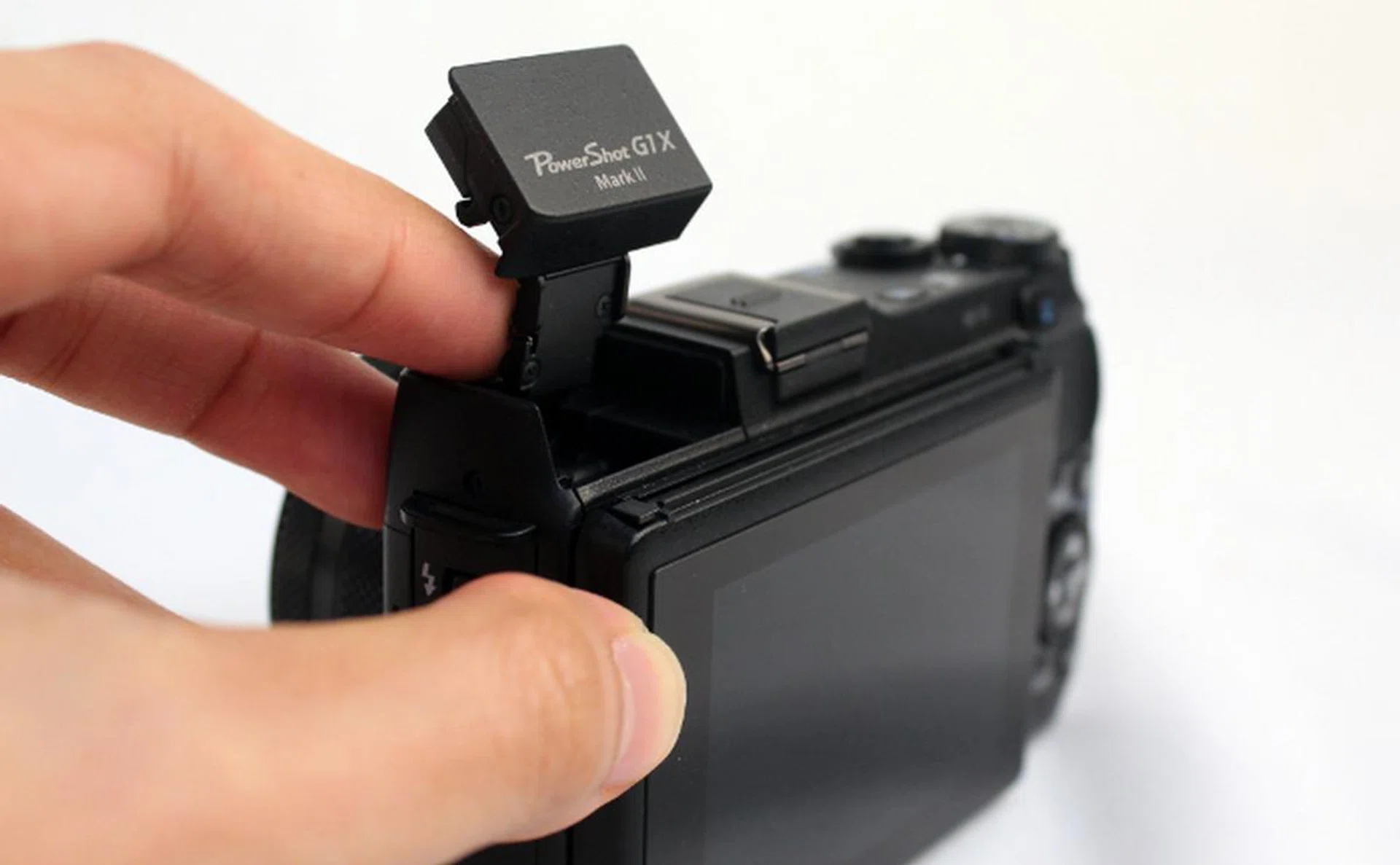 The pop-up flash can be tilted so you can have it fire upwards instead of straight-ahead all the time, unlike standard built-in flashes on other cameras. 
