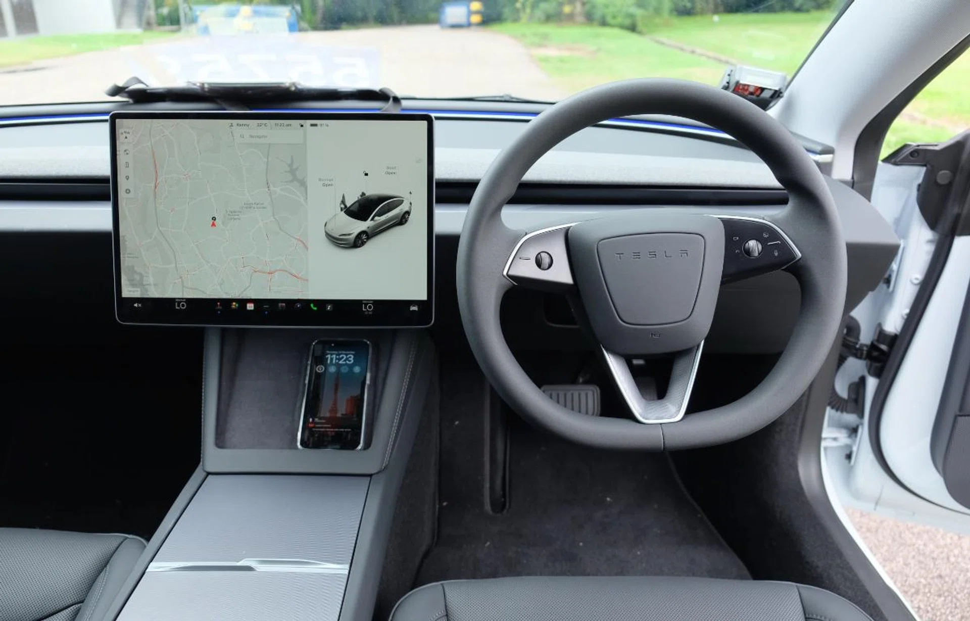 Why, oh, why did Tesla have to get rid of the indicator and gear-shift stalks?