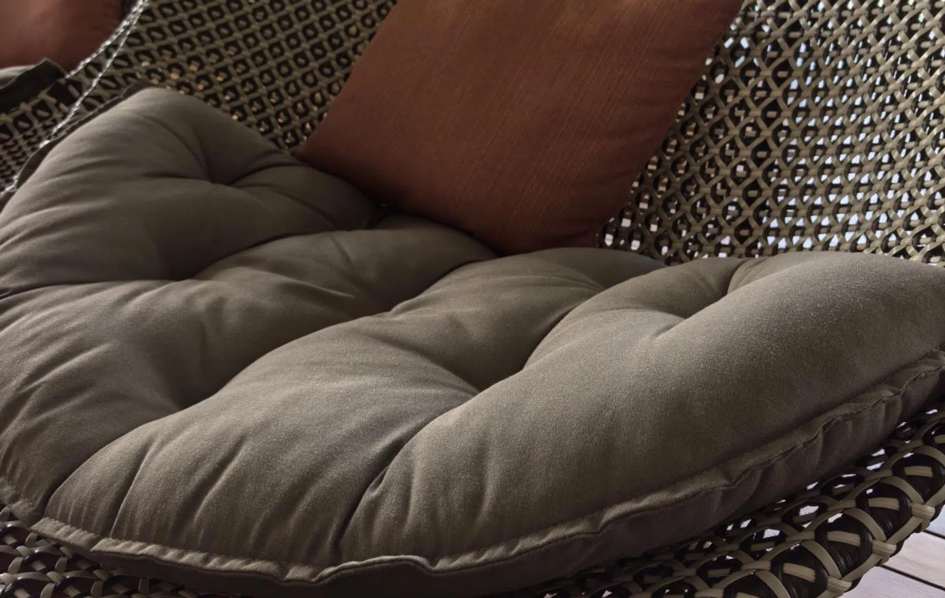 Main camera, zoomed in. Photo: HWZ.