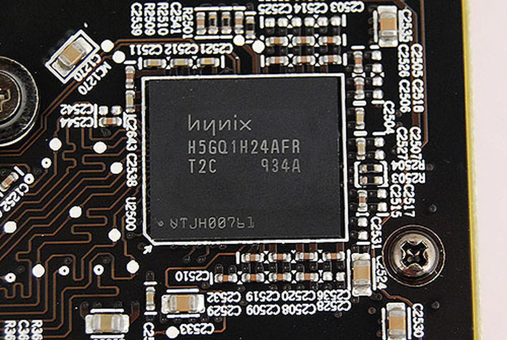 The two card are using Hynix H5GQ1H24AFR GDDR5 memory which are capable of 7 GigaTransfers/second.