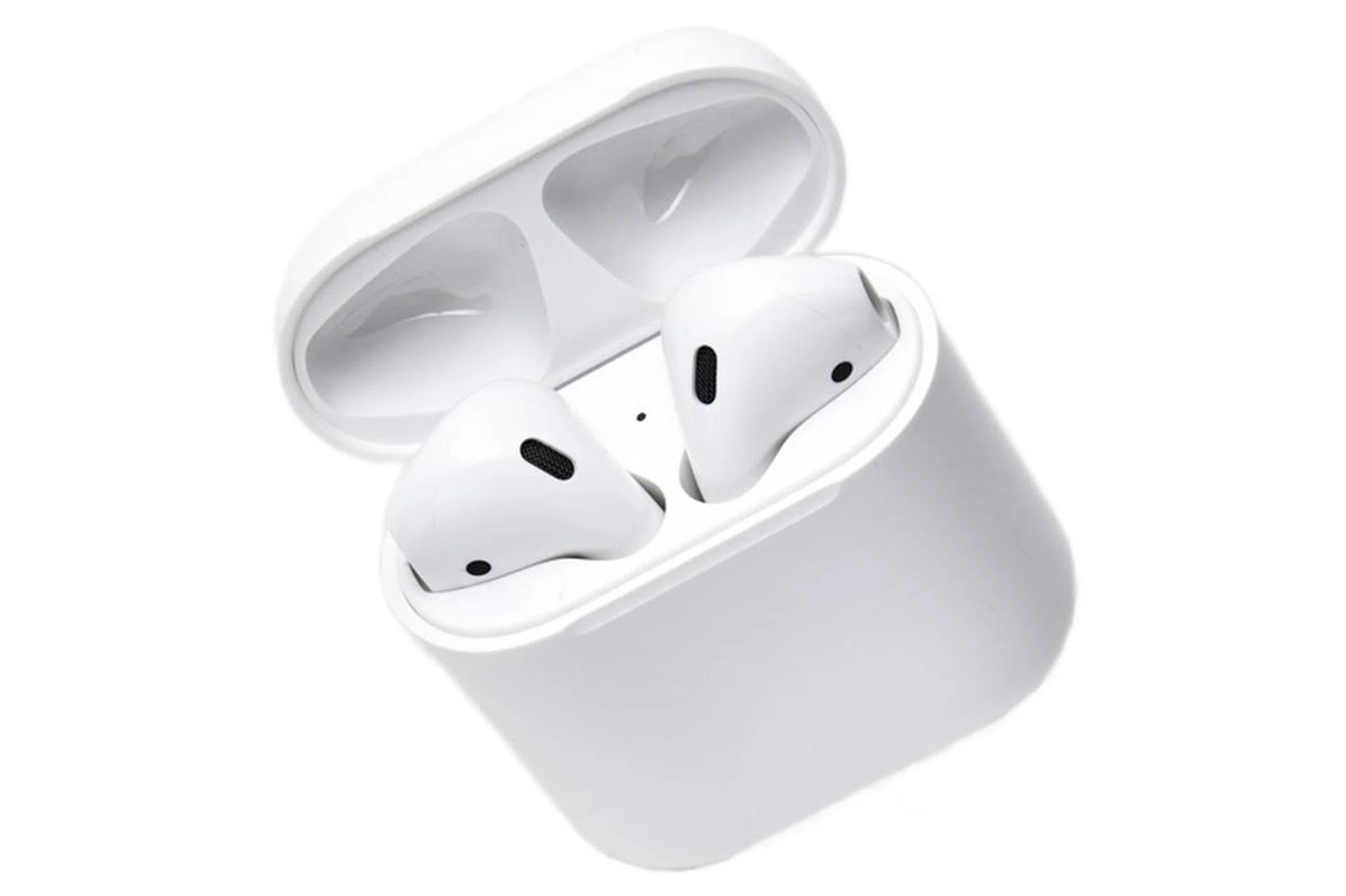 The AirPods case initiates pairing once the cover is opened. 