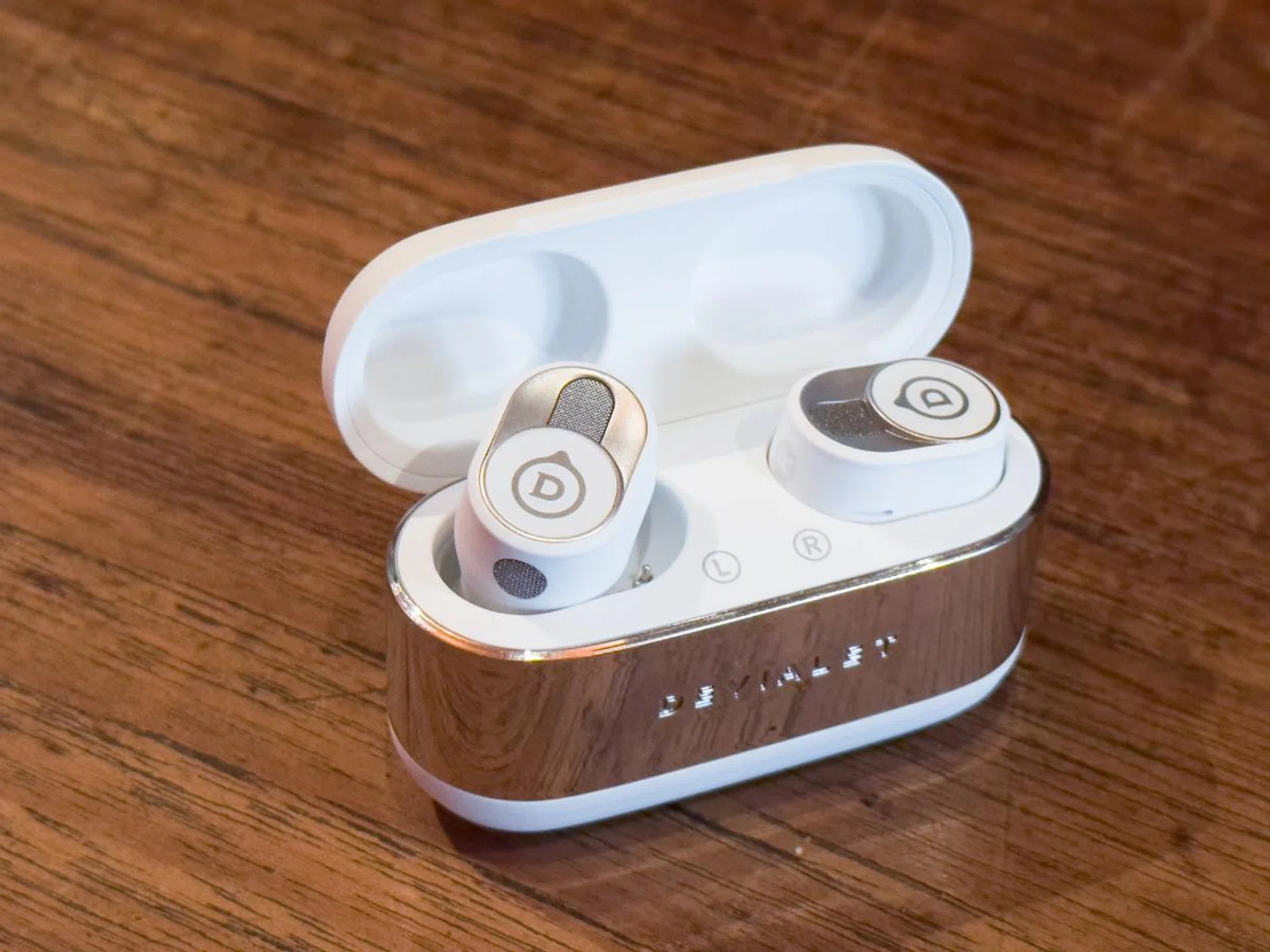 There are two microphones on each Devialet Gemini II earbud.