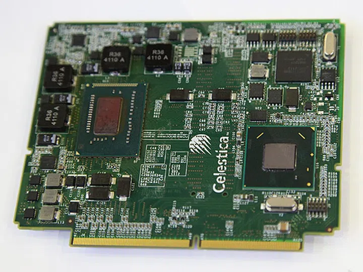 This PMA (pluggable module architecture) card comes with a 3rd generation Core processor (left) and the Intel Z77 chipset (right). The connector below (which is standard across all of such AIO PCs) will allow the board to connect with the PC's power supply, display, storage and ports.