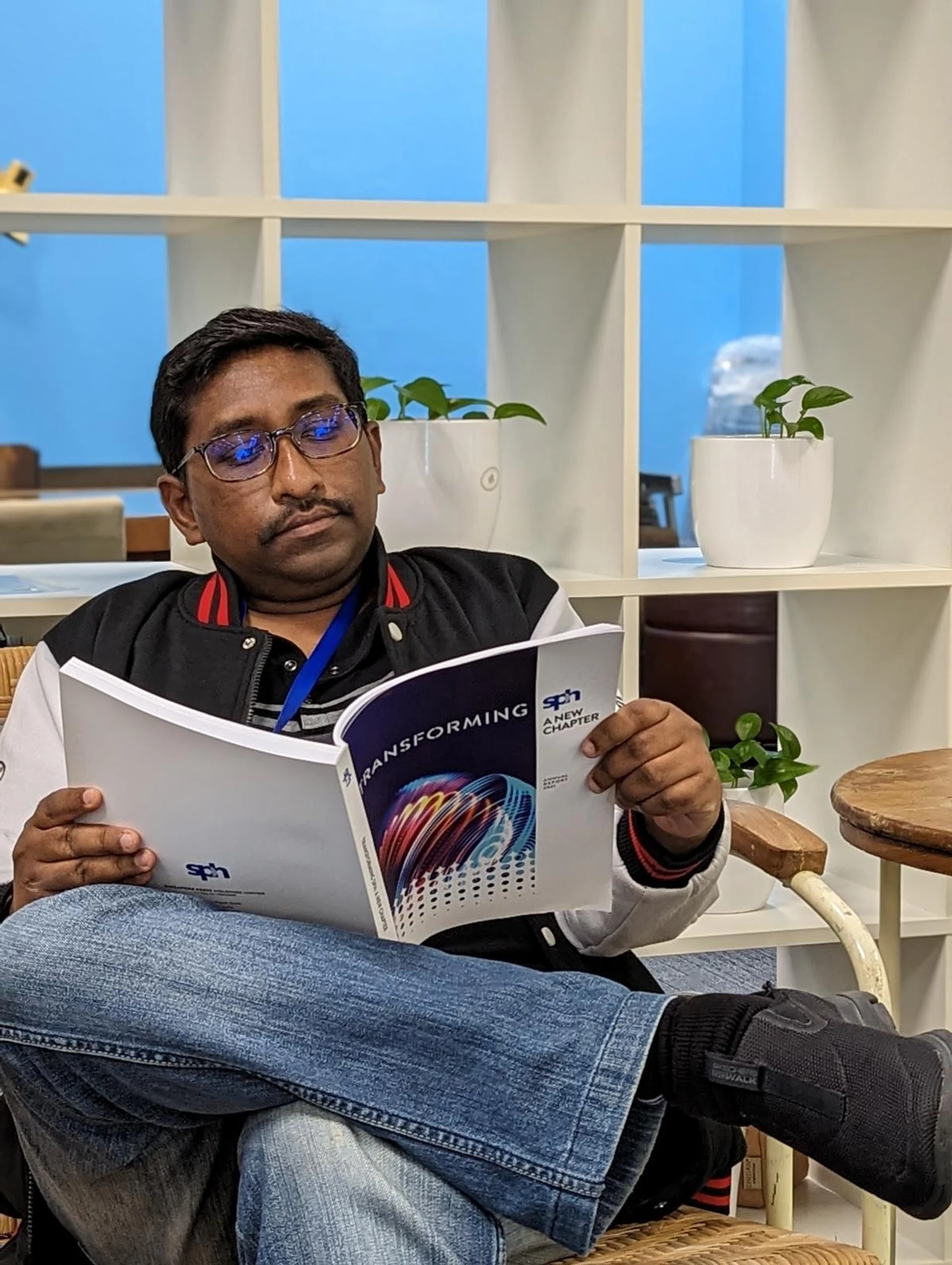 The 'highest-paid model' within the HWZ team (and possibly one of the hottest). Taken with 2x Portrait Mode on the Pixel 7 Pro.