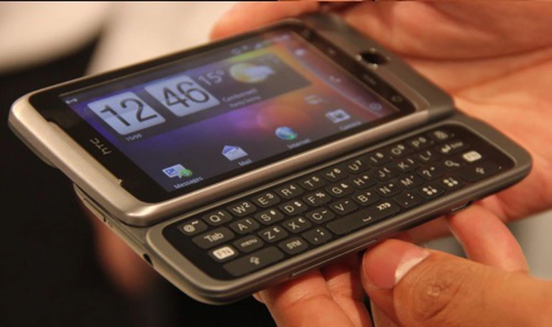 This is likely one of the thinner smartphones we've encountered with a built-in QWERTY keypad. Despite the slim build, the HTC Desire Z felt reassuringly solid in the hands.