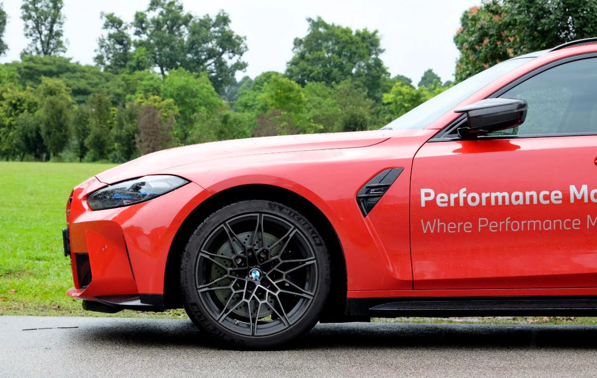 Those wheels, codenamed 826M, will be a pain to clean.