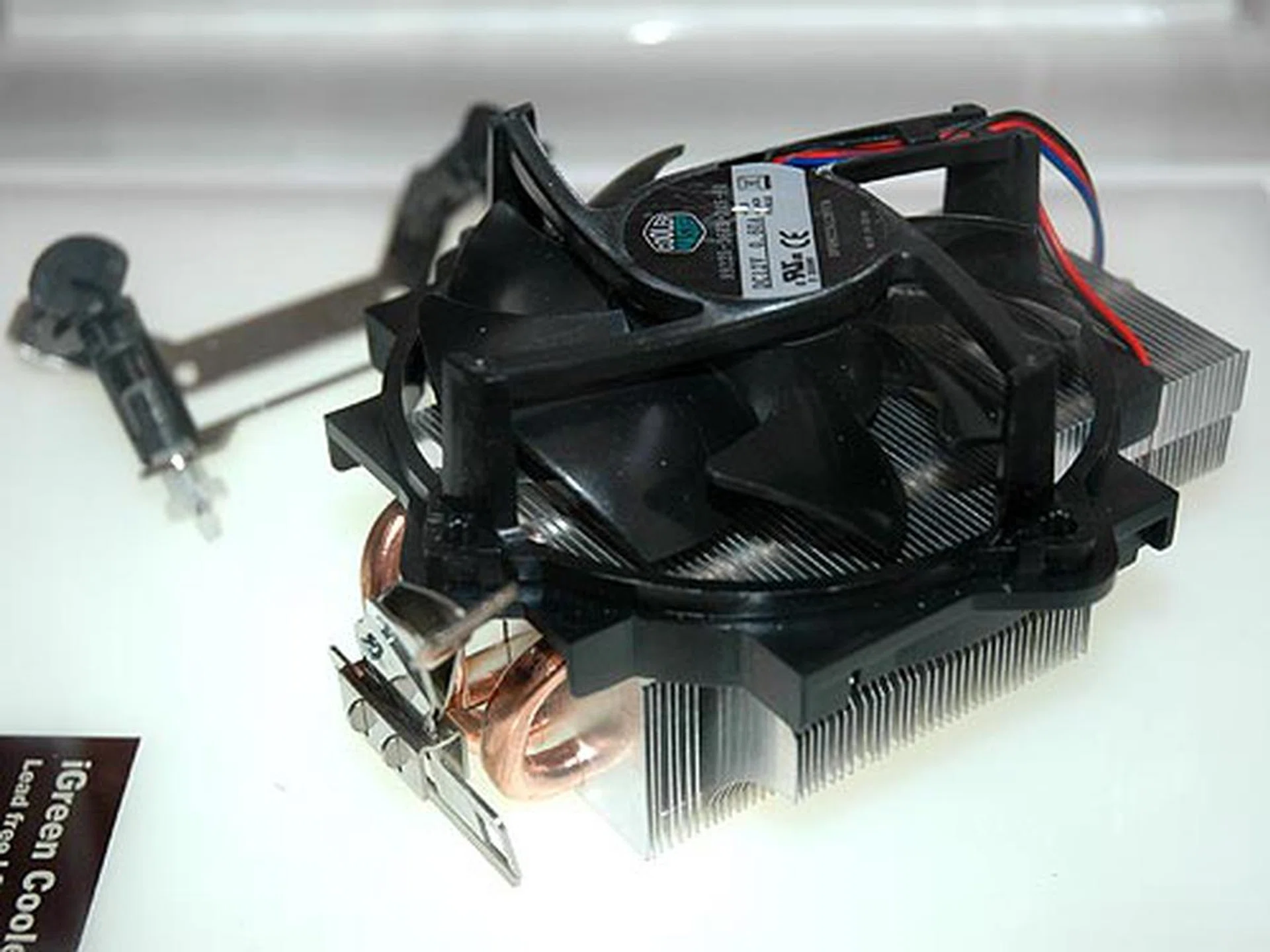 The iGreen Cooler is a lead-free cooler that features a large 90mm fan and three heatpipes.