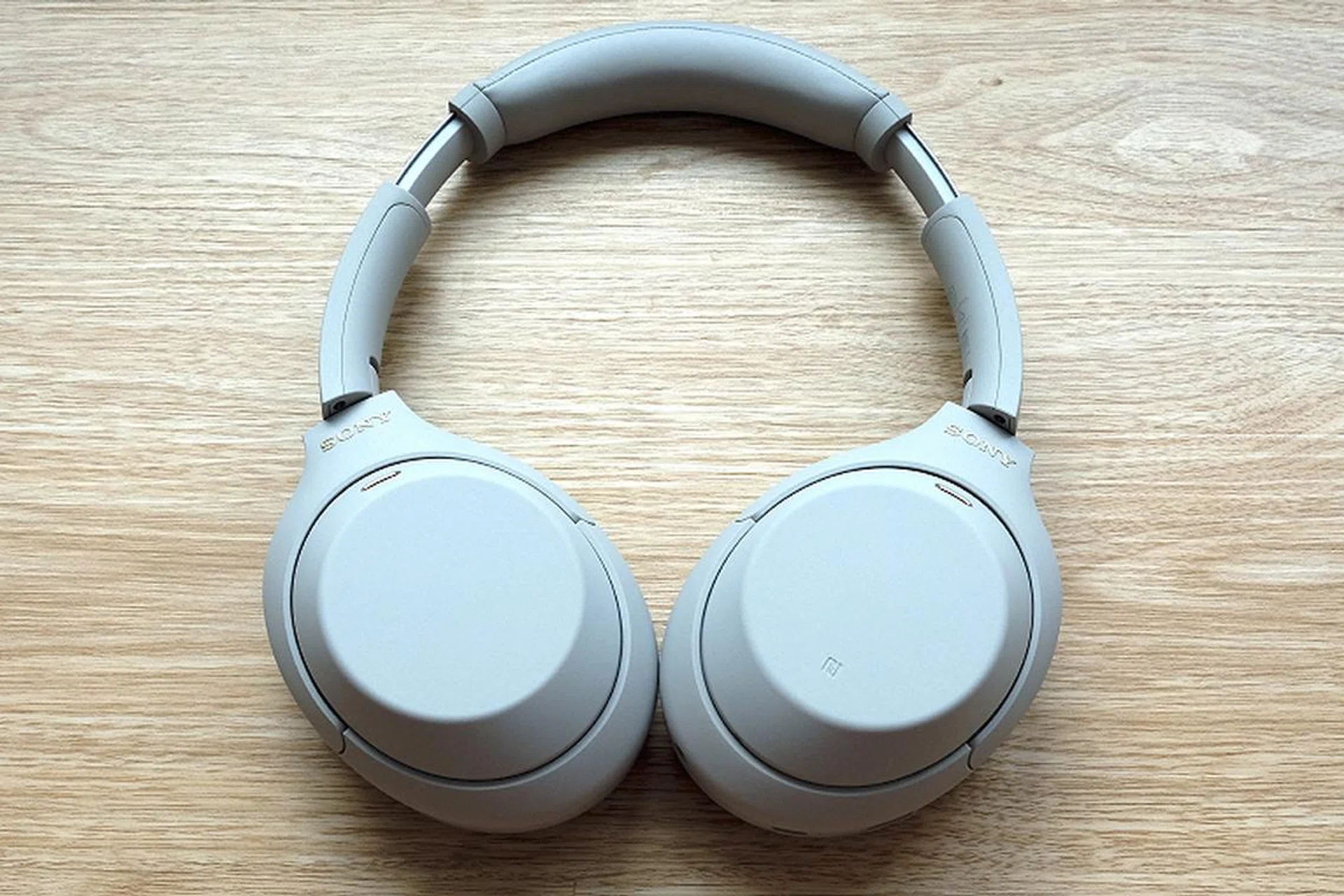 The WH-1000XM4 is Sony's fourth generation flagship wireless headphone with active noise-cancellation.