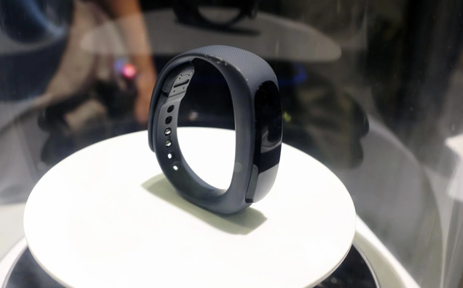 The Huawei Talkband is a hybrid bluetooth earpiece and smartband activity tracker all in one. Wear it on your wrist to track your steps and daily activity, or pop it off of the wristband and put it in your ear to use as a bluetooth headset! It works with both Android and iOS devices. It normally costs $249 but you can get it at the IT Show for just $199.