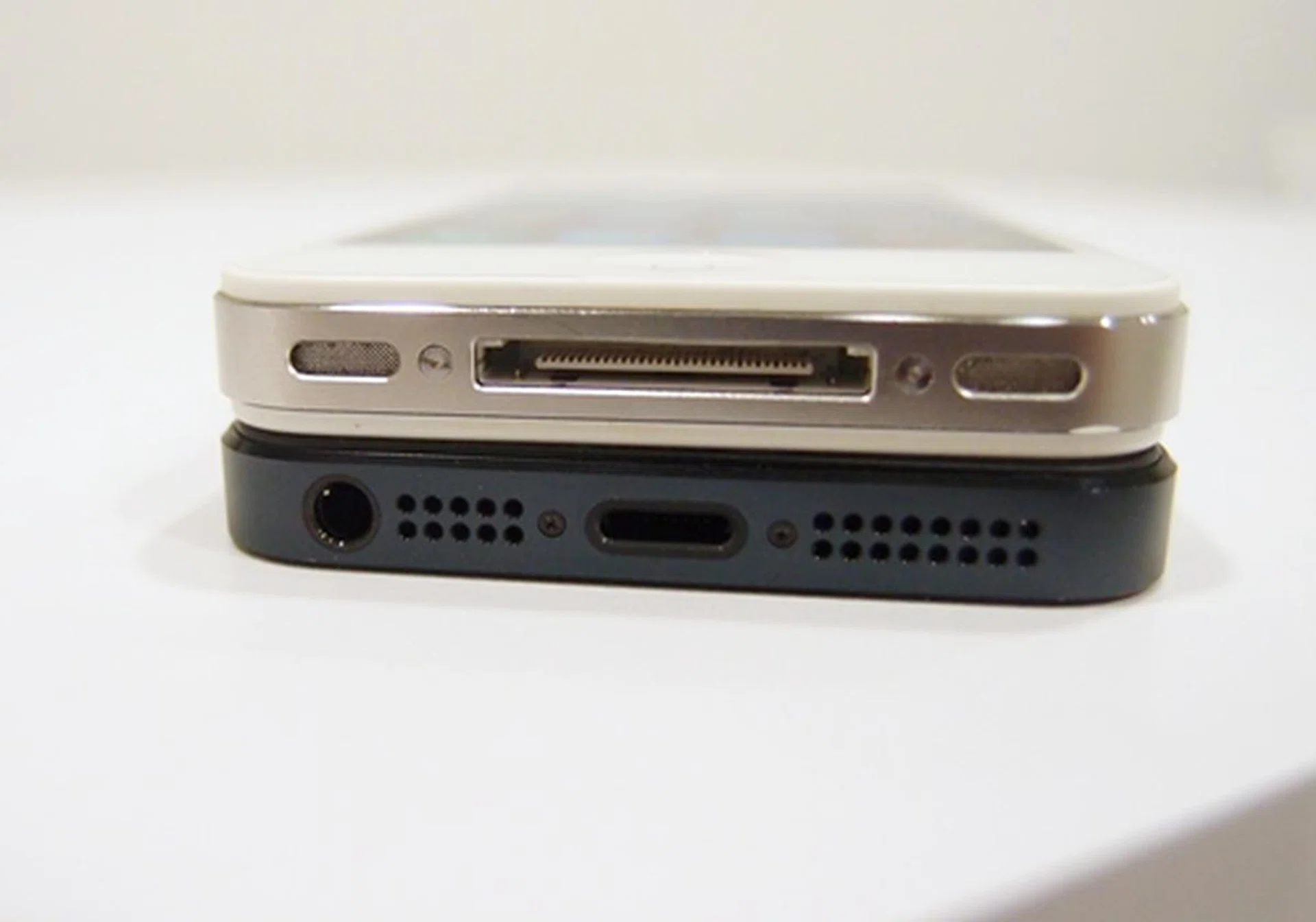 A downsized dock connector may spell trouble for current iPhone 3GS/4/4S users at the moment but it will not be long before you can get hold of adaptors or compatible accessories. Nubox, an Apple Premium Reseller and Apple Authorised Reseller company,  will be carrying such accessories from October onwards at all of its branches.