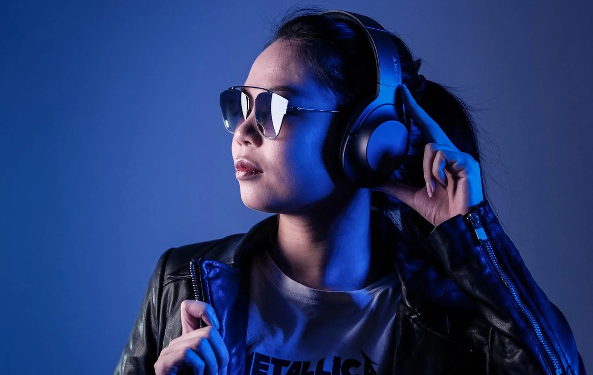 Active Noise Cancellation? Over-ears? We got them here. Photo by Minh Pham on Unsplash.