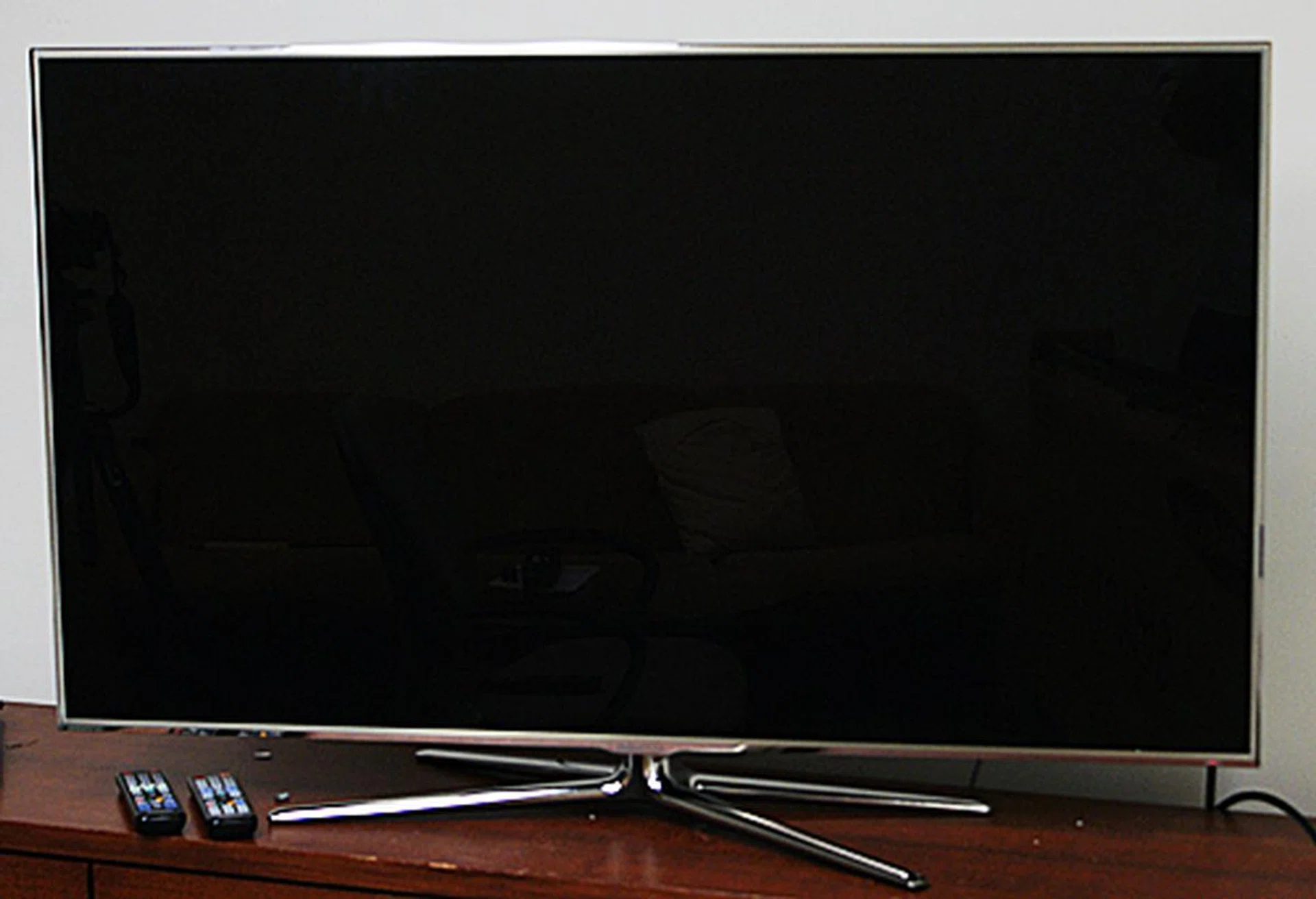 The new Samsung D8000 sitting proudly in our lab in all its 55-inch glory.