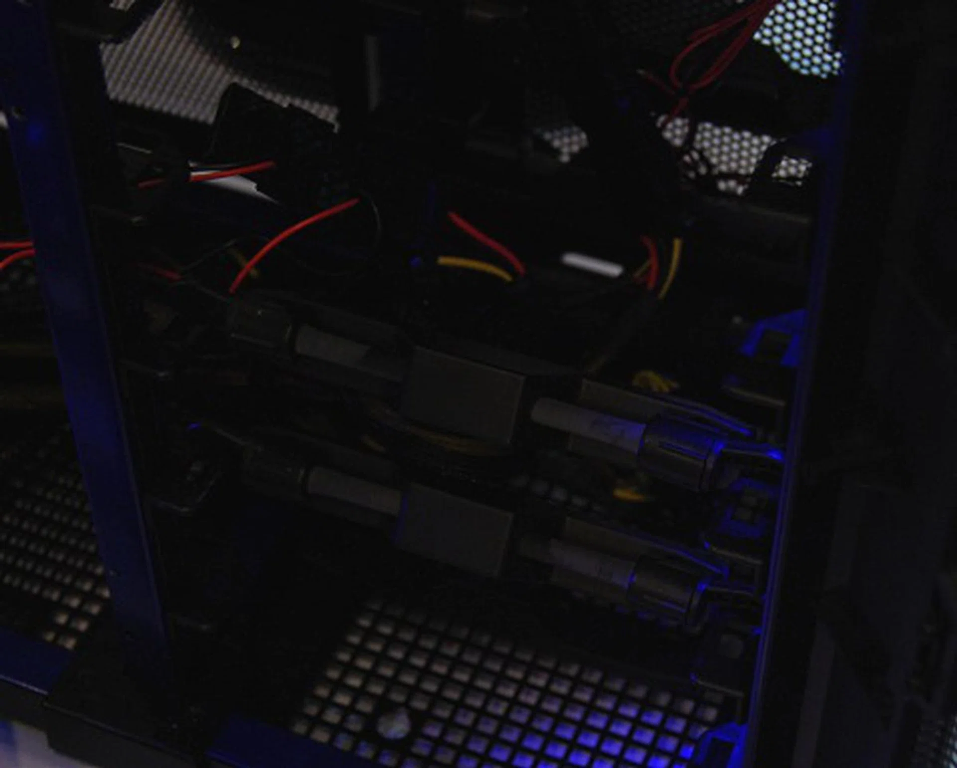 The HDDs are suspended by these rubber mounts to reduce noise from vibrations.
