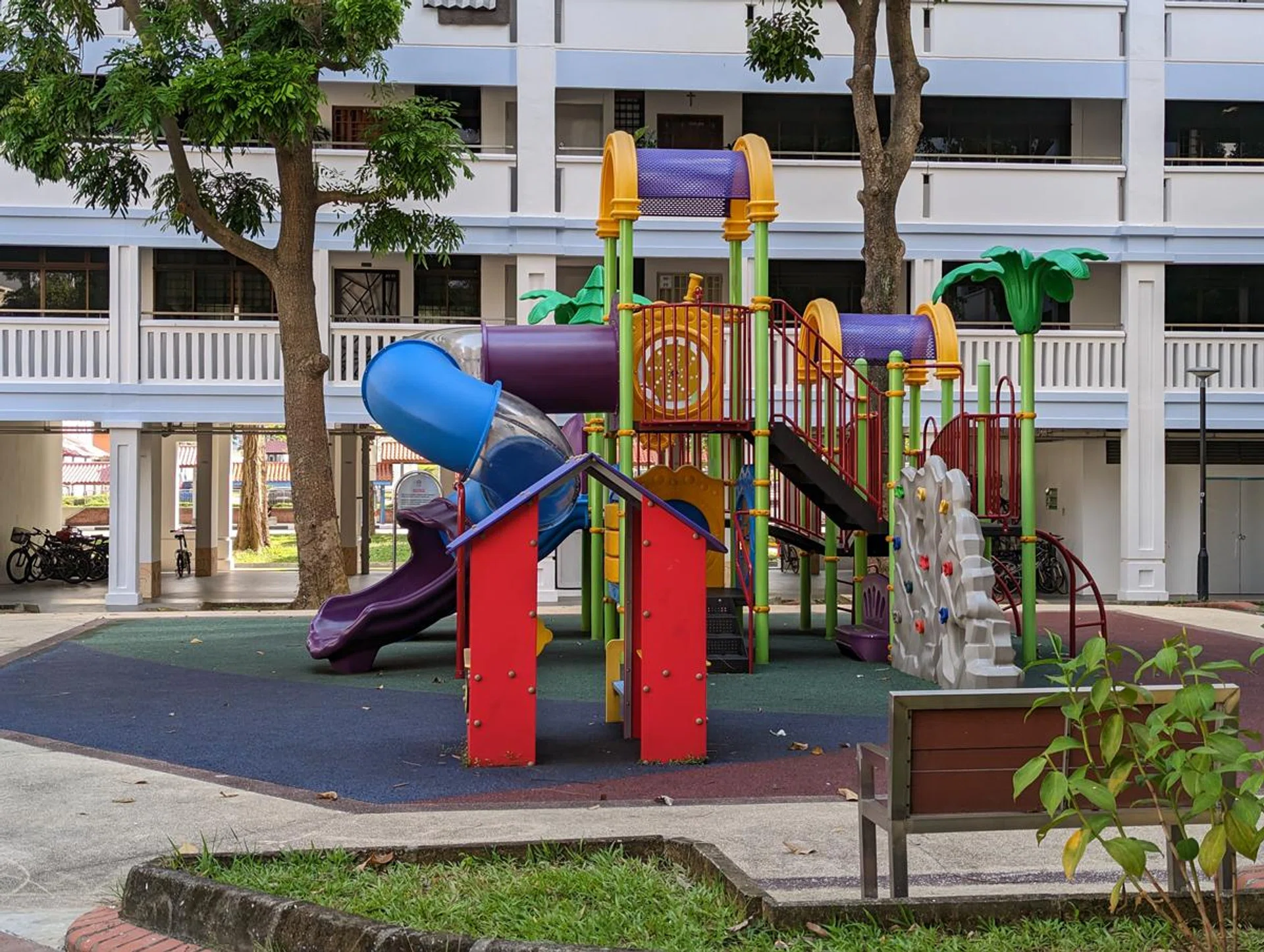 2x 'optical-like' zoom, using the middle 12.5MP of the 50MP main camera.