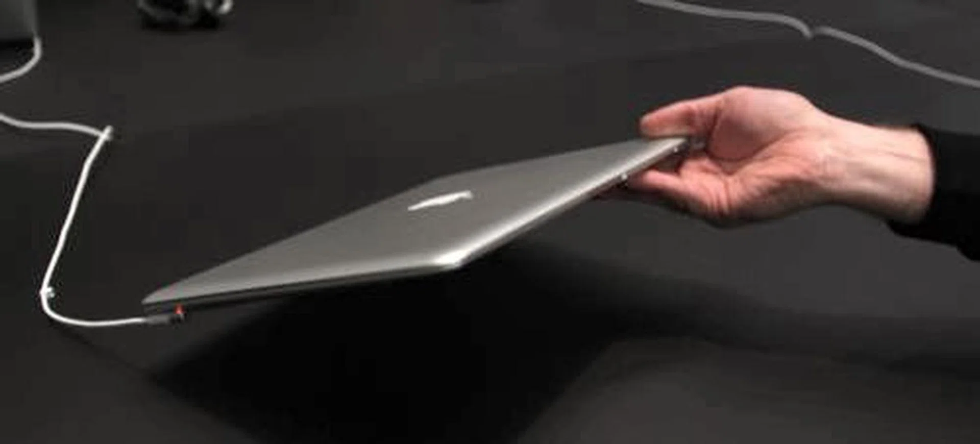Here's how the MacBook Air looks when it is clammed shut.
