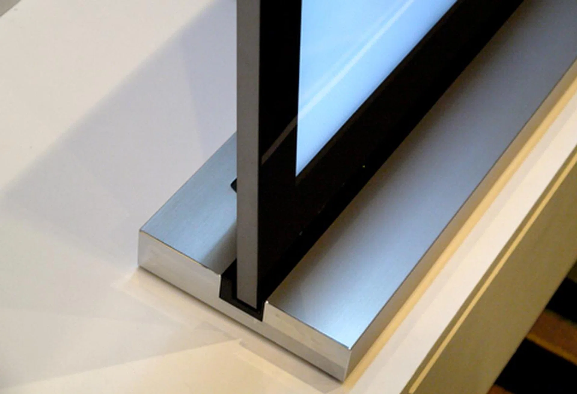 To complete that Monolithic look, Sony is throwing in a silver base (optional) to angle your TV at 6 degrees. In case you think this is just another blandish accessory, know that this nifty stand features a set of integrated speakers as well.