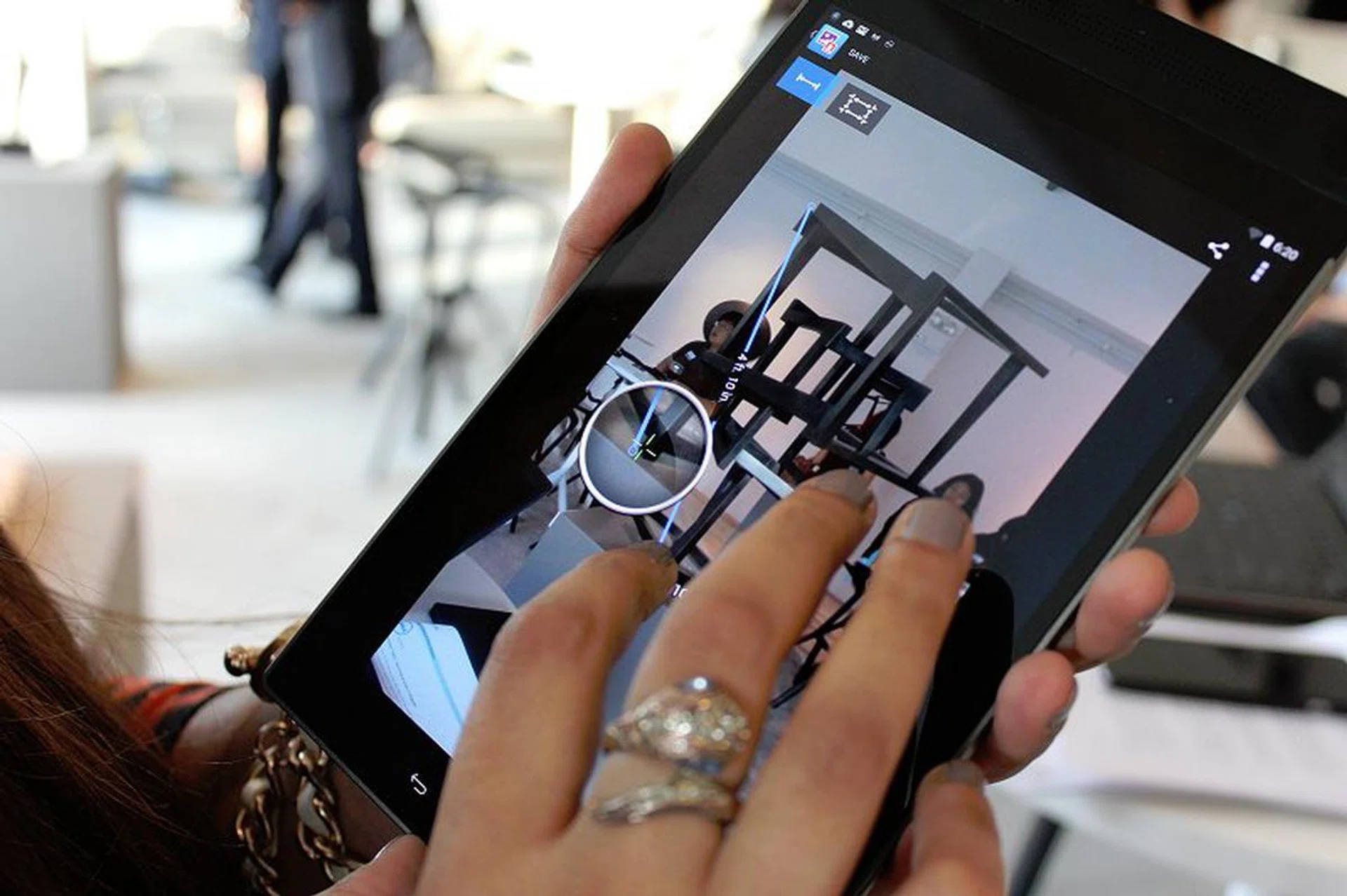 To allow really precise measurements, you can zoom in and pinpoint exactly where you want to measure.