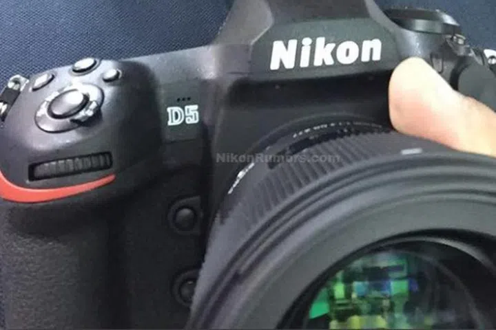 Note the microphone holes behind the D5 logo. 