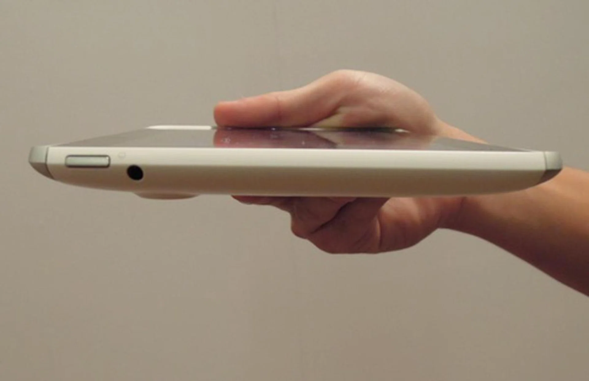 At the top, you have a comfortably-sized power on button and a 3.5mm headphones jack.